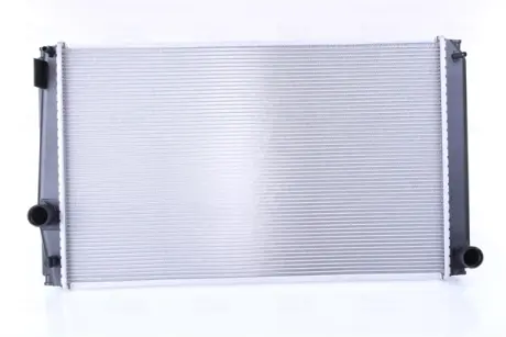 Радіатор охолодження двигуна Nissens 64678A
