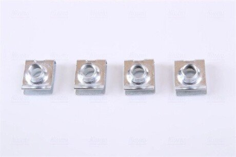 Радіатор охолодження двигуна nissens 646829