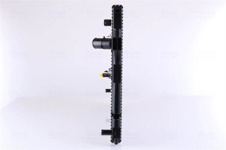 Радіатор охолодження двигуна nissens 646873