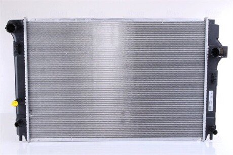 Радіатор охолодження двигуна nissens 646873 на Тойота Ярис