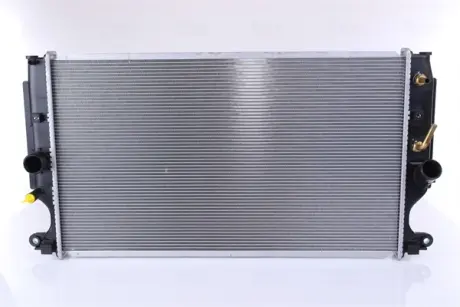 Радіатор охолодження двигуна Nissens 646875