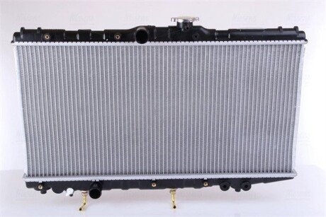 Радиатор охлаждения двигателя nissens 647191 на Тойота Королла е90
