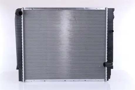 Радиатор охлаждения двигателя nissens 65528A Вольво 940
