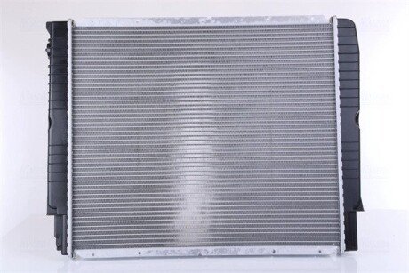 Радіатор охолодження двигуна nissens 65550A