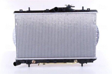 Радиатор охлаждения двигателя nissens 670011 на Рено 11