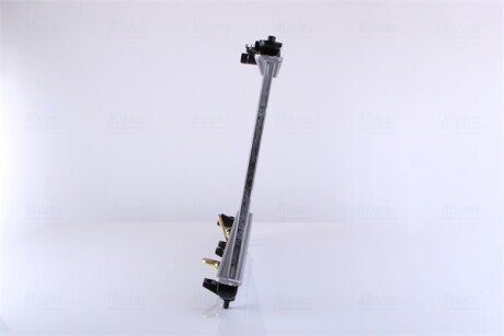Радиатор охлаждения двигателя nissens 67027