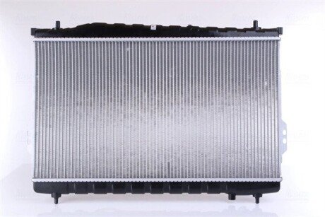 Радиатор охлаждения двигателя nissens 67033