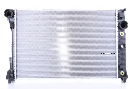 Радіатор охолодження двигуна Nissens 67101