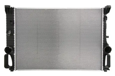 Радіатор охолодження двигуна Nissens 67102A
