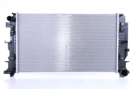 Радиатор охлаждения двигателя nissens 67156A