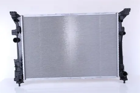 Радиатор охлаждения двигателя nissens 67187