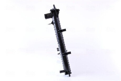 Радіатор охолодження двигуна nissens 67284