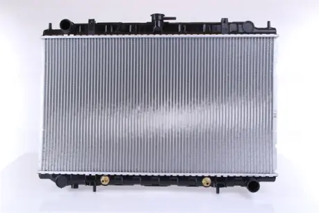 Радіатор охолодження двигуна Nissens 67352