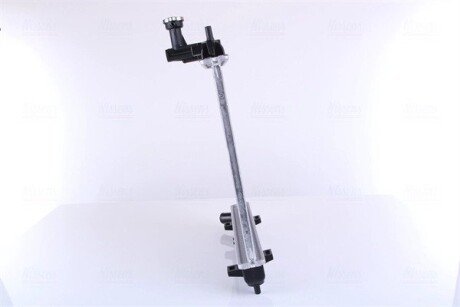 Радіатор охолодження двигуна nissens 67610