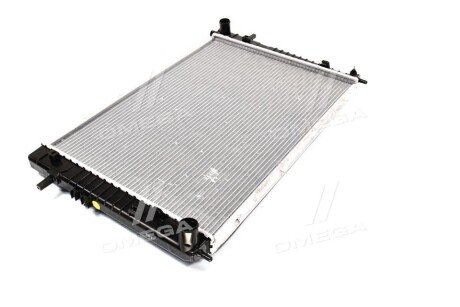 Радіатор охолодження двигуна nissens 67618