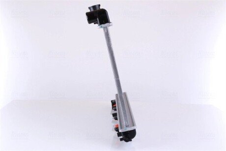 Радиатор охлаждения двигателя nissens 67705A