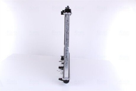 Радіатор охолодження двигуна nissens 681372