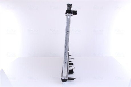 Радіатор охолодження двигуна nissens 681372