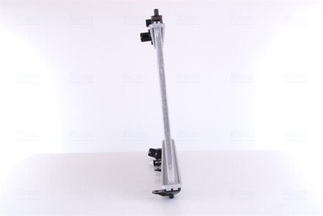 Радіатор охолодження двигуна nissens 681377