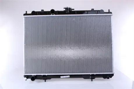 Радіатор охолодження двигуна Nissens 68705A