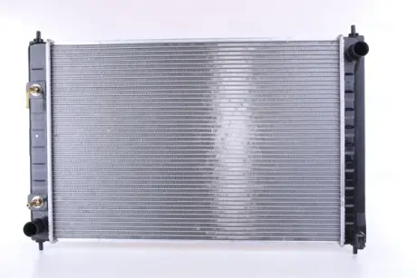 Радіатор охолодження двигуна Nissens 68743