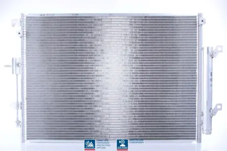 Радіатор охолодження двигуна Nissens 940934