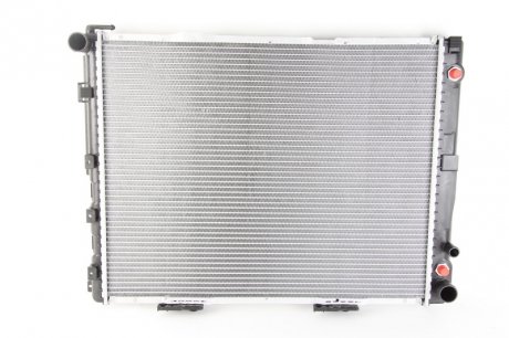 Радиатор охлаждения MERCEDES E-CLASS W 124 (84-) E 300 D (пр-во) nissens 62762A