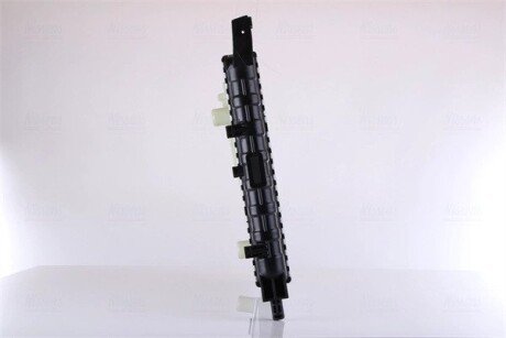 Радіатор охолодження двигуна nissens 61852