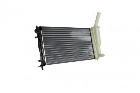 Радіатор охолодження двигуна nissens 61888