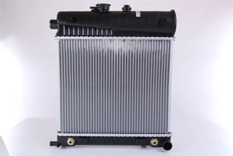 Радіатор охолодження двигуна Nissens 62708A