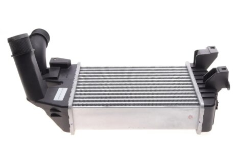 Радиатор интеркулера nrf 30307 на Опель Астра h