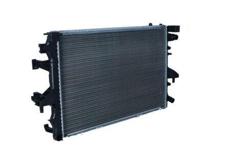 Радиатор охлаждения двигателя nrf 53795A