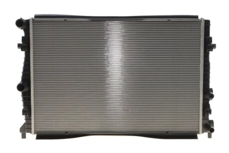 Радіатор охолодження двигуна nrf 550262 на Фольксваген Гольф 8