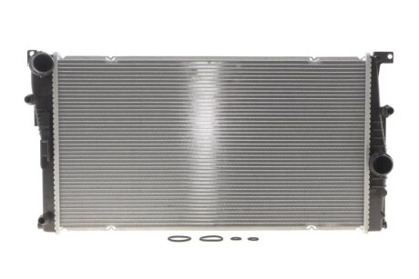 Радиатор охлаждения двигателя nrf 550295 на Бмв Е36