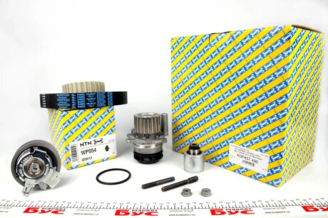 Комплект ремня ГРМ + помпа ntn snr KDP457490 на Ауди А3 8р