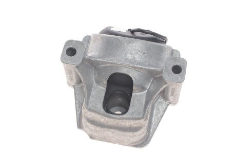 Подушка (опора) двигателя oe germany 800353