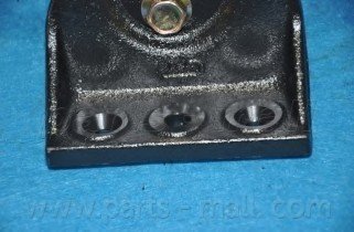 Подушка (опора) двигателя parts mall PXCMC014C1