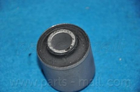 Сайлентблок переднего рычага parts mall PXCBB013FL