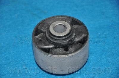 Сайлентблок переднего рычага задний parts mall PXCBA037B