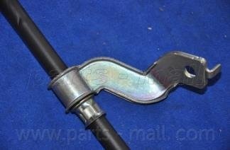 Трос ручного тормоза правый parts mall PTA526