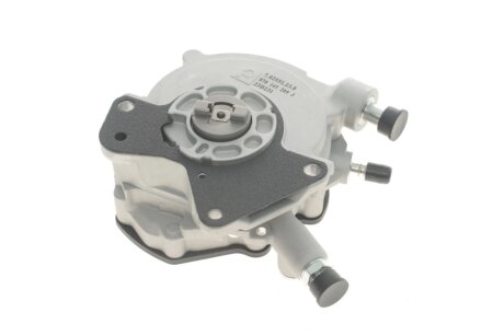 Вакуумный насос pierburg 702551230 на Опель Корса д