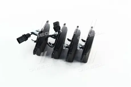 Передние тормозные колодки remsa 096412 Ауди А8 д3