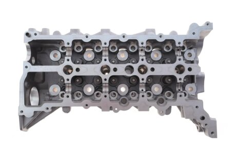 Головка блока цилиндров 2,3d renault 110417248R