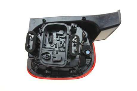 Фонарь левый DUSTER 18- renault 265558217R