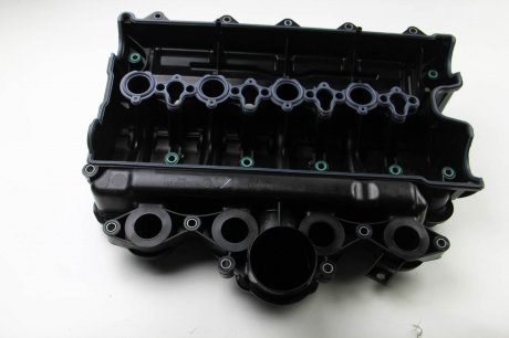 Крышка клапанная Master/Trafic 2.2/2.5 dCi 06- renault 8200714033