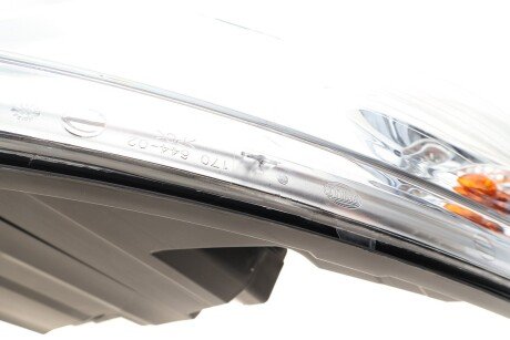 Передня фара renault 260108490R