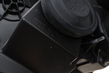 Передня фара renault 260108490R