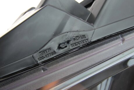 Передняя фара renault 260602665R