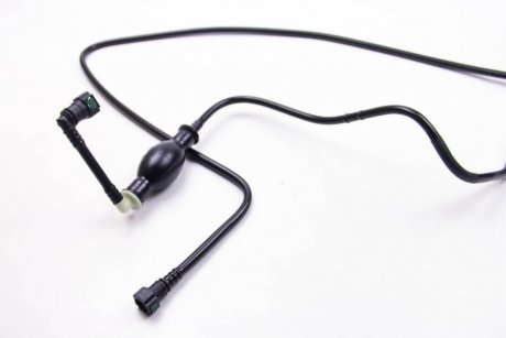 Топливная трубка с грушей подкачки Trafic 1.9/2.5dCi 03- renault 8200338434