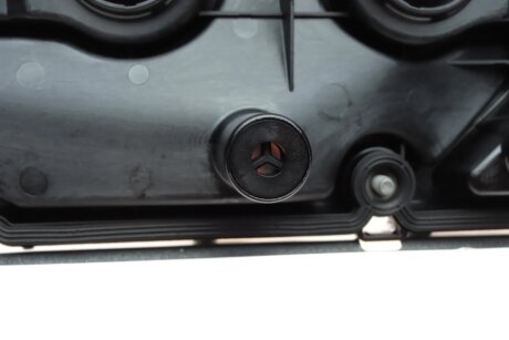 Кришка клапанів rotweiss 04L103469J